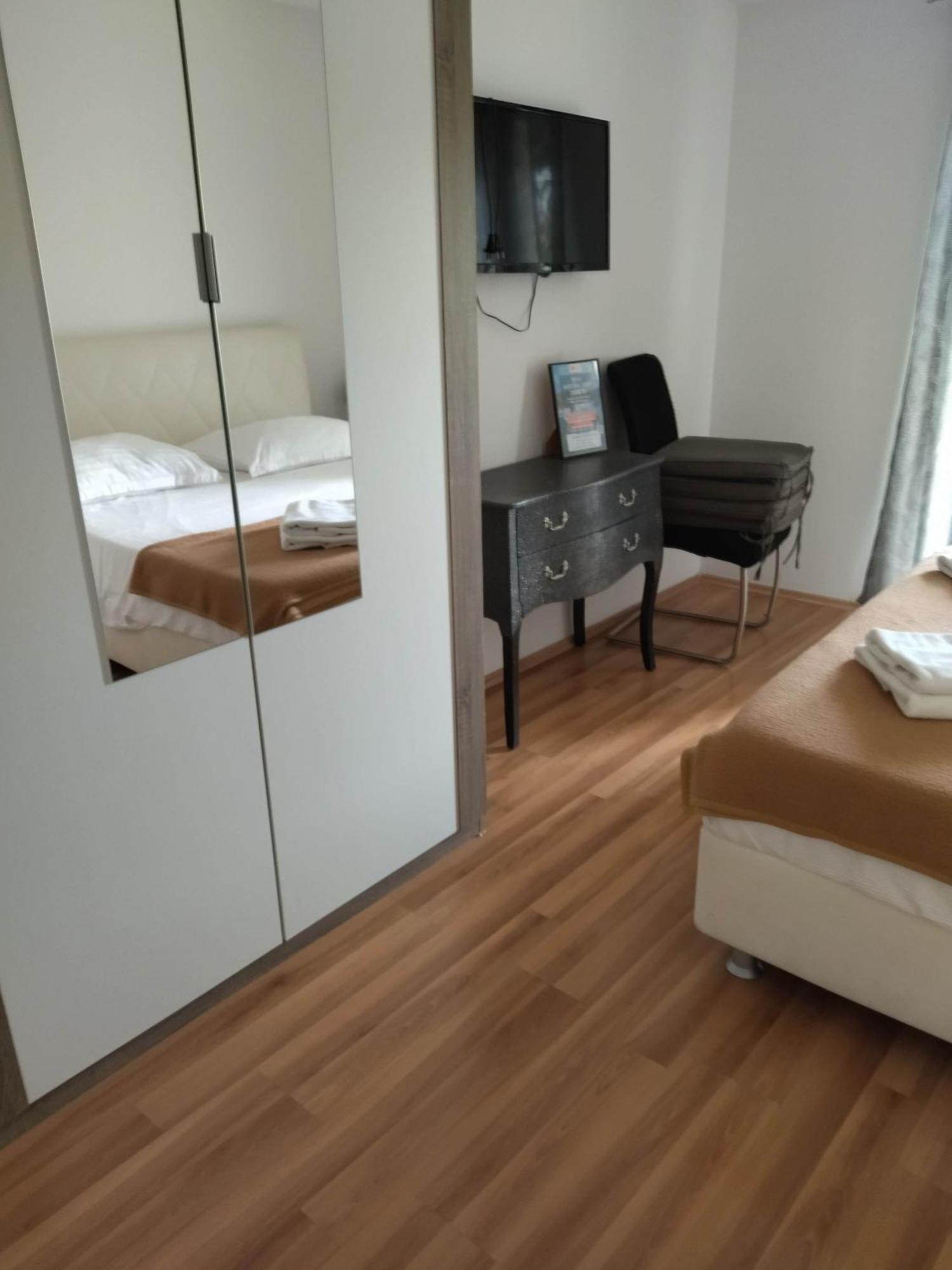 Stars Palace - Apartments And Rooms Jezera Luaran gambar